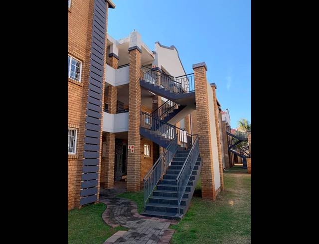 2 BEDROOM APARTMENT FOR SALE IN DIE HOEWES